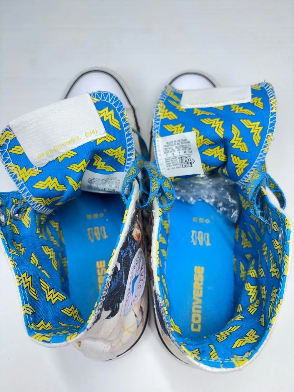 Wonder Woman High-Top Converse Sneakers Women’s 9 Men’s 7 Like New - Picture 8 of 11